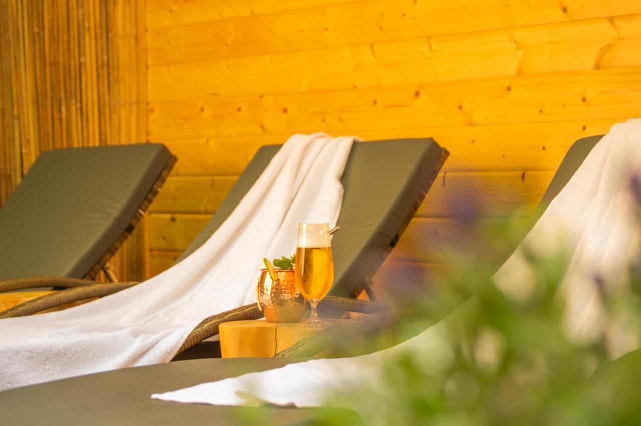 Wellnessoase Mitten In Der Wasserfallstadt Triberg Triberg im Schwarzwald Exterior foto