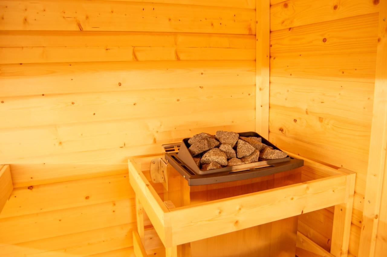 Wellnessoase Mitten In Der Wasserfallstadt Triberg Triberg im Schwarzwald Exterior foto