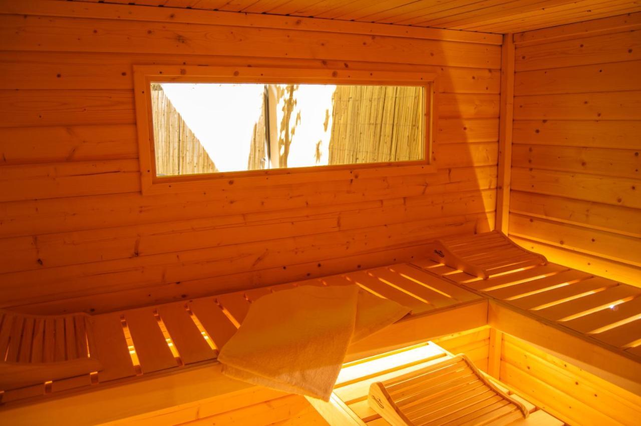 Wellnessoase Mitten In Der Wasserfallstadt Triberg Triberg im Schwarzwald Exterior foto